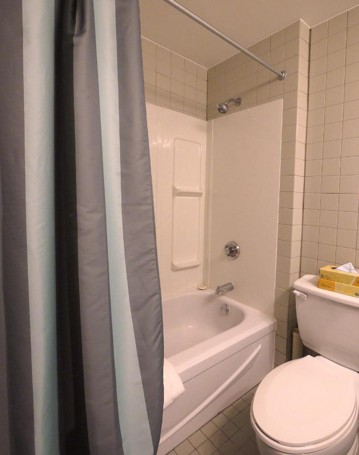 Roadking Inns Motel YYC Kültér fotó